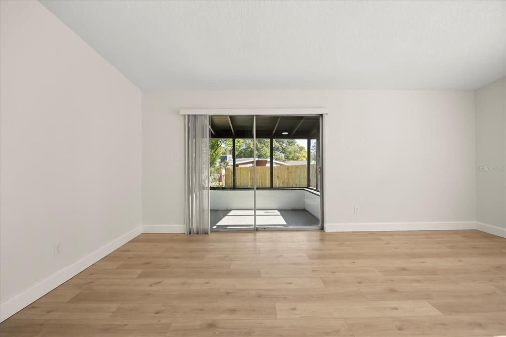 Active With Contract: $299,900 (3 beds, 2 baths, 1233 Square Feet)