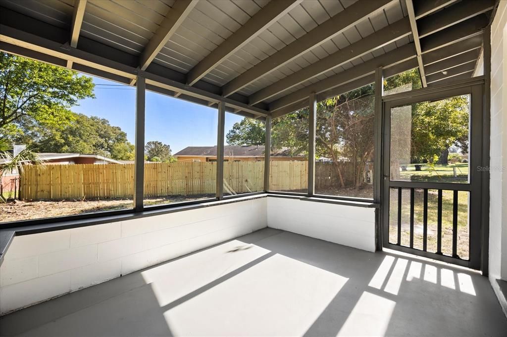 Active With Contract: $299,900 (3 beds, 2 baths, 1233 Square Feet)