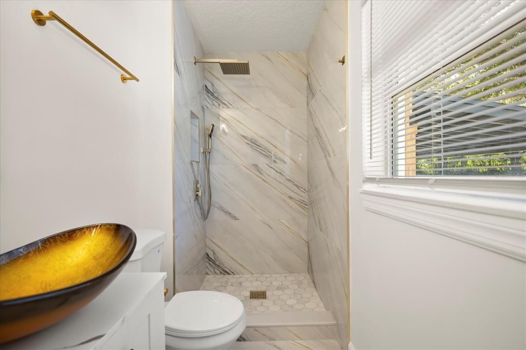 Active With Contract: $299,900 (3 beds, 2 baths, 1233 Square Feet)