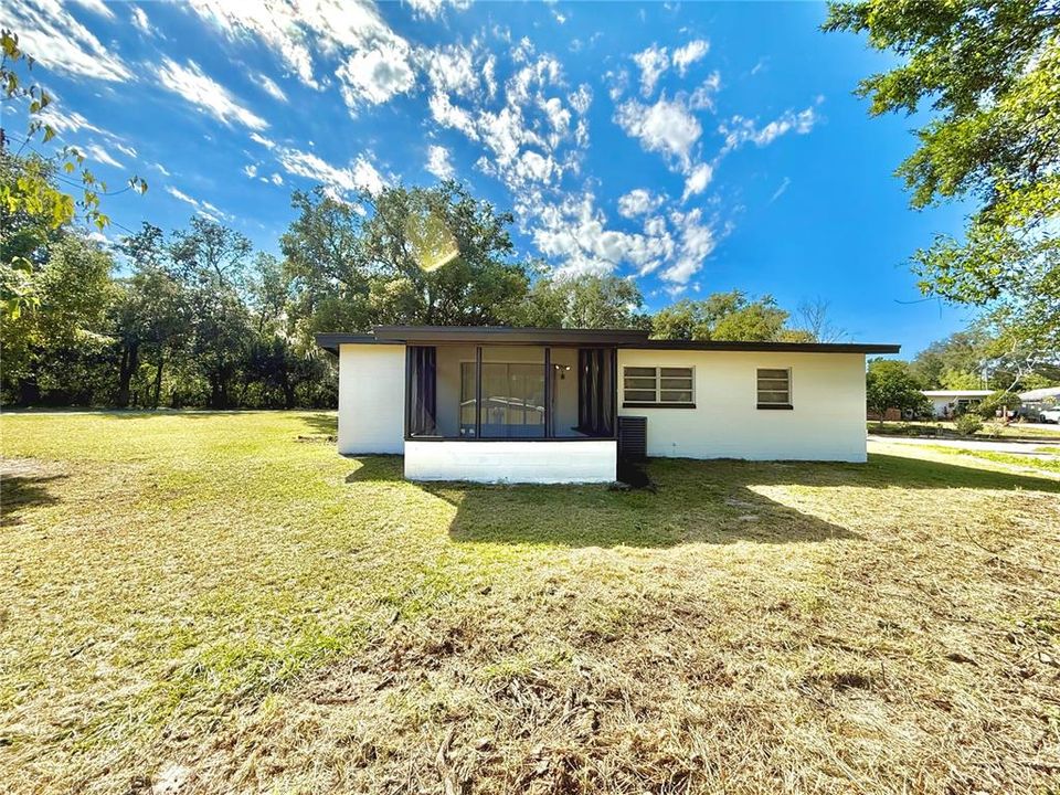 Active With Contract: $299,900 (3 beds, 2 baths, 1233 Square Feet)