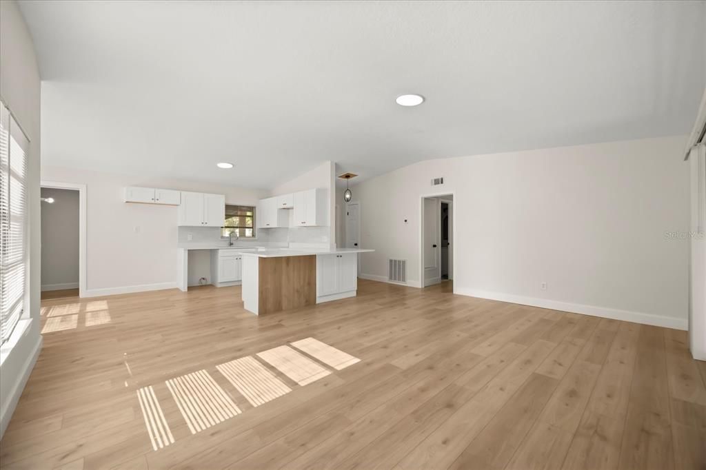 Active With Contract: $299,900 (3 beds, 2 baths, 1233 Square Feet)