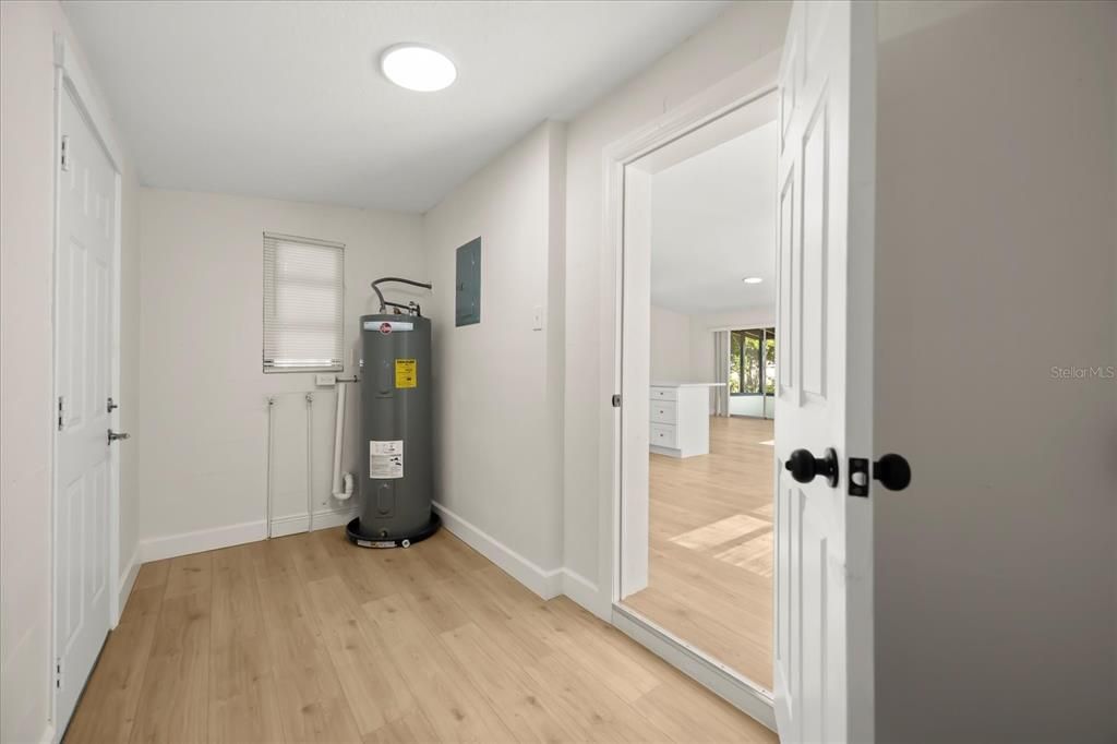 Active With Contract: $299,900 (3 beds, 2 baths, 1233 Square Feet)