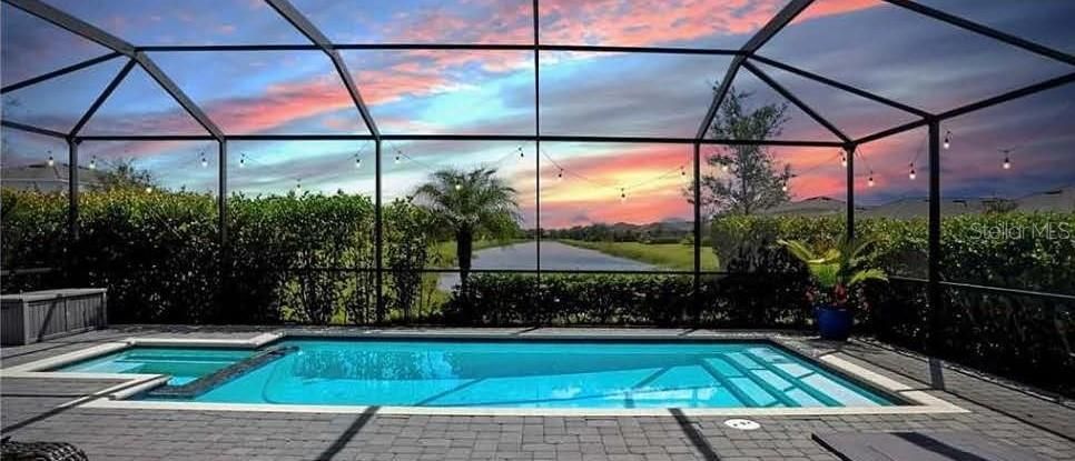 Recently Sold: $585,000 (3 beds, 3 baths, 2217 Square Feet)