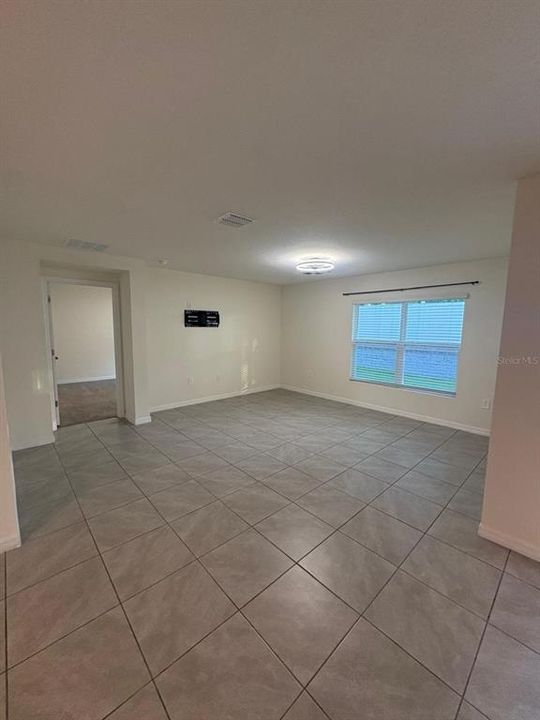 В аренду: $2,200 (4 спален, 2 ванн, 1828 Квадратных фут)