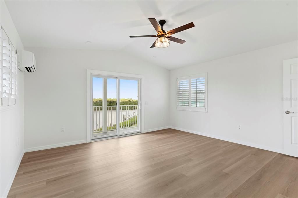 For Sale: $849,900 (4 beds, 3 baths, 4118 Square Feet)