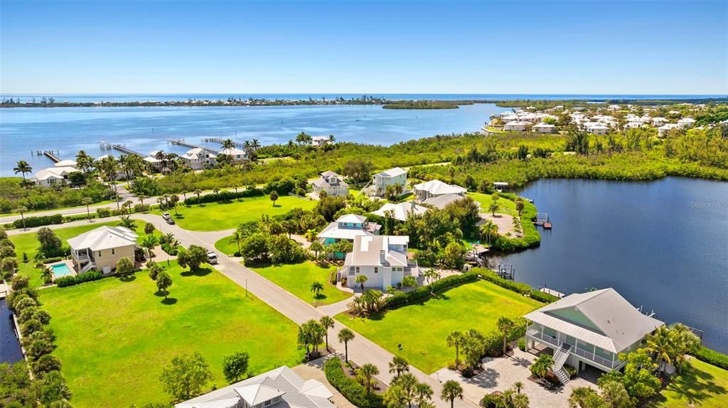 For Sale: $849,900 (4 beds, 3 baths, 4118 Square Feet)