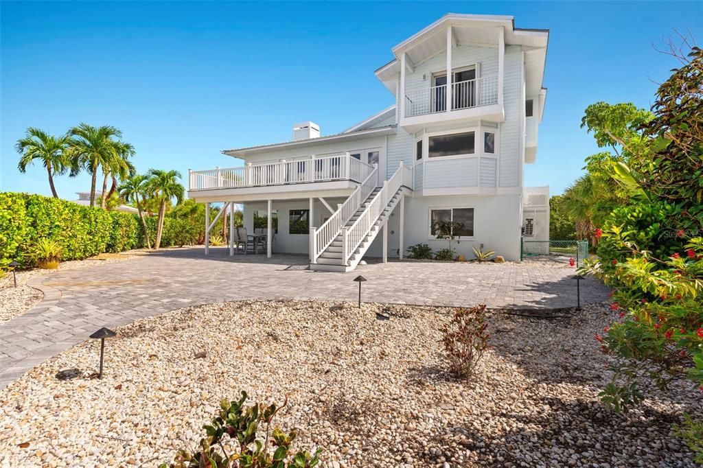 For Sale: $849,900 (4 beds, 3 baths, 4118 Square Feet)