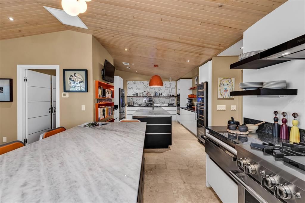 For Sale: $1,194,000 (3 beds, 2 baths, 2675 Square Feet)