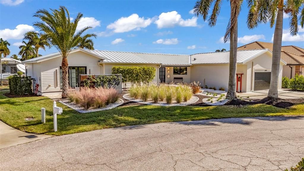 For Sale: $1,194,000 (3 beds, 2 baths, 2675 Square Feet)