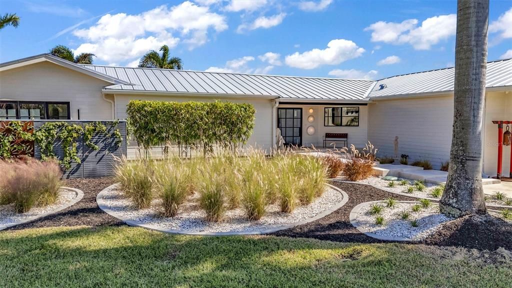 For Sale: $1,194,000 (3 beds, 2 baths, 2675 Square Feet)