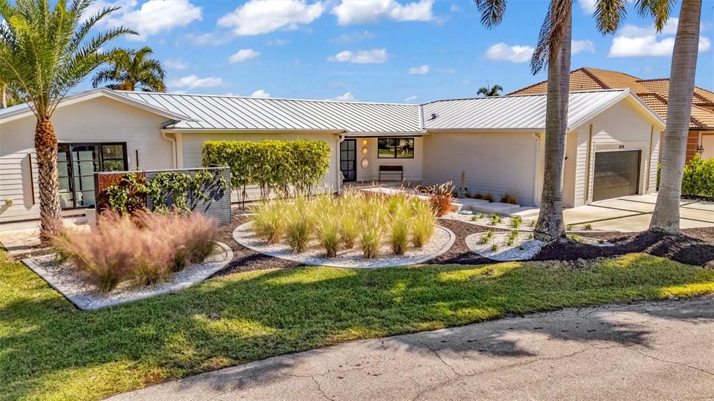 For Sale: $1,194,000 (3 beds, 2 baths, 2675 Square Feet)