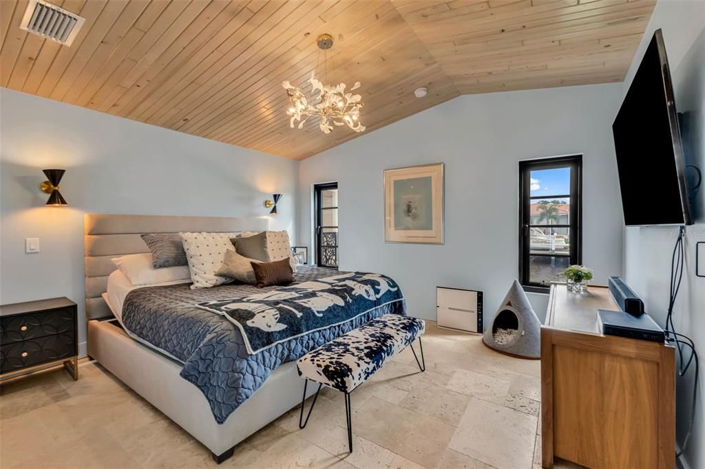 For Sale: $1,194,000 (3 beds, 2 baths, 2675 Square Feet)