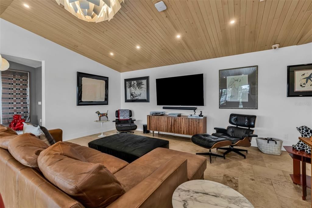 For Sale: $1,194,000 (3 beds, 2 baths, 2675 Square Feet)