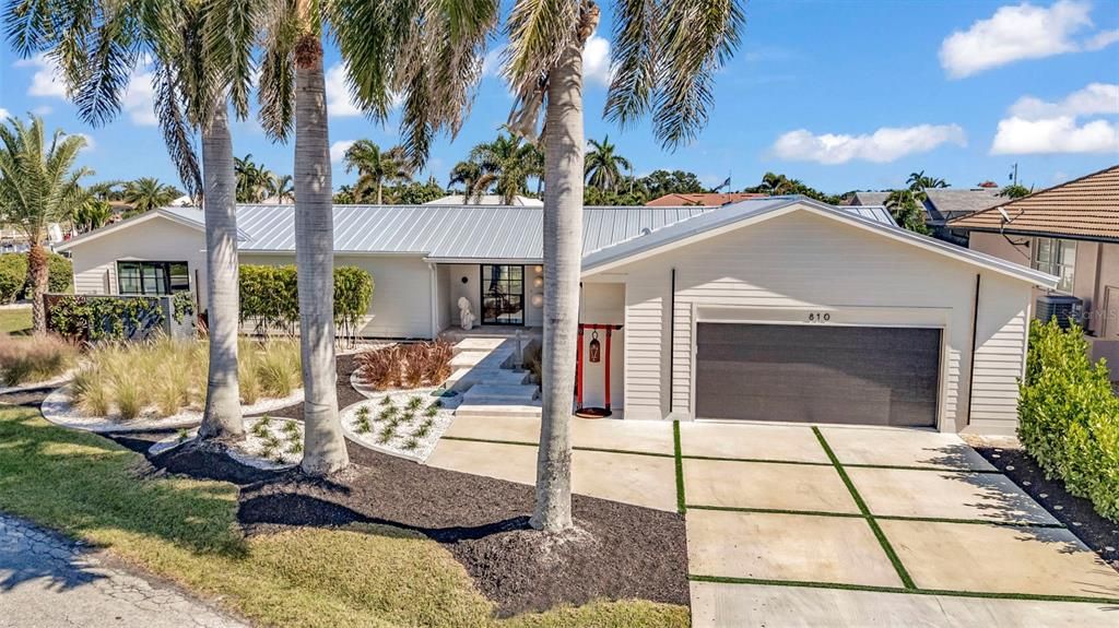 For Sale: $1,194,000 (3 beds, 2 baths, 2675 Square Feet)