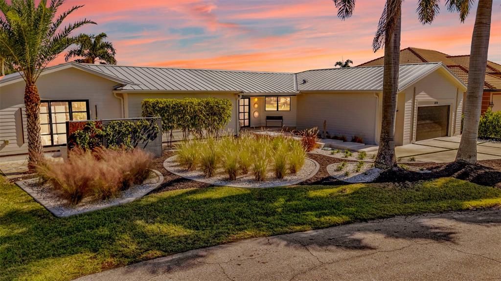 For Sale: $1,194,000 (3 beds, 2 baths, 2675 Square Feet)