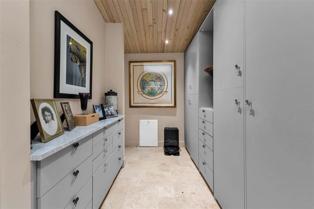 For Sale: $1,194,000 (3 beds, 2 baths, 2675 Square Feet)