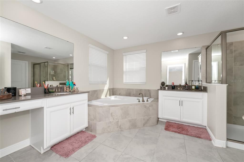 На продажу: $625,000 (5 спален, 3 ванн, 3359 Квадратных фут)