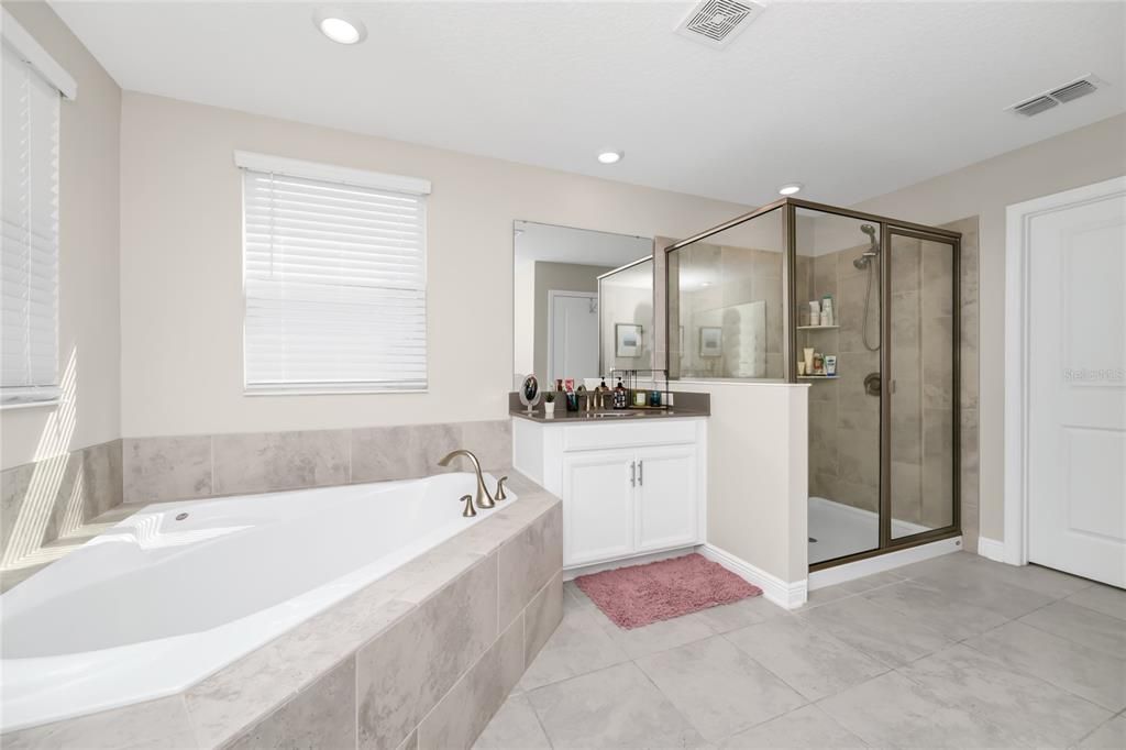 На продажу: $625,000 (5 спален, 3 ванн, 3359 Квадратных фут)