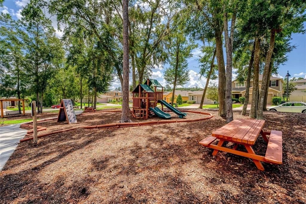 На продажу: $625,000 (5 спален, 3 ванн, 3359 Квадратных фут)