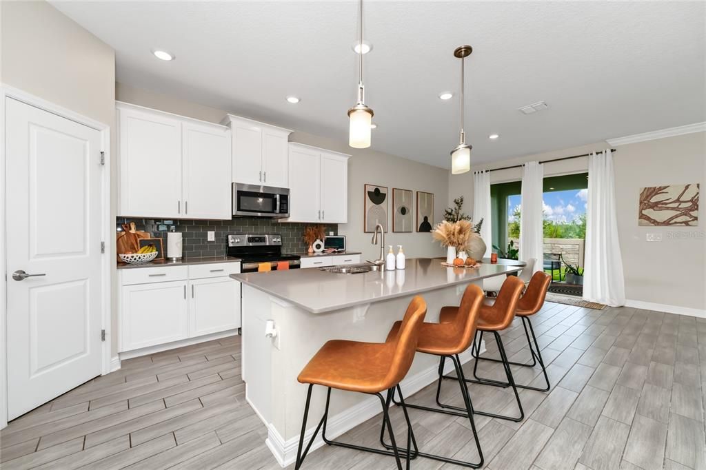 На продажу: $625,000 (5 спален, 3 ванн, 3359 Квадратных фут)