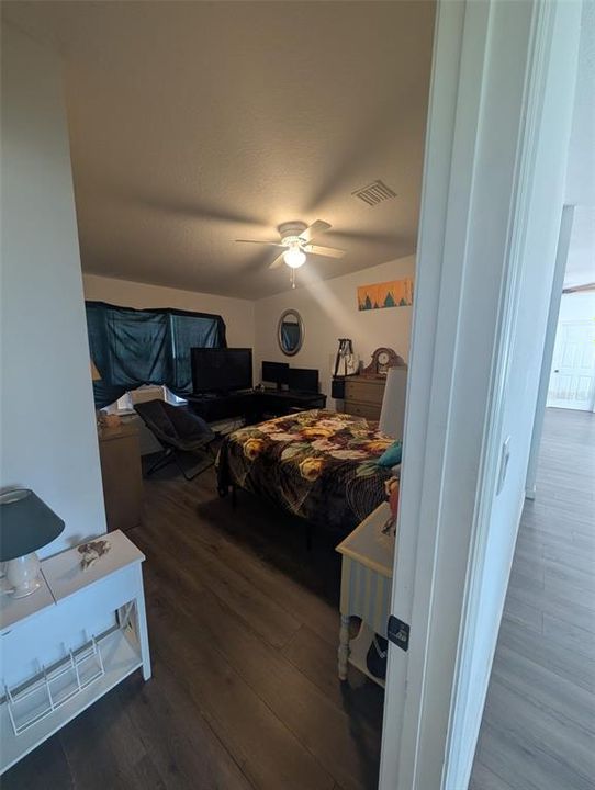 For Sale: $410,000 (4 beds, 2 baths, 1904 Square Feet)