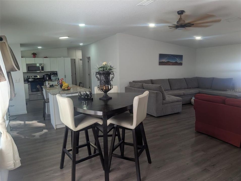 For Sale: $410,000 (4 beds, 2 baths, 1904 Square Feet)