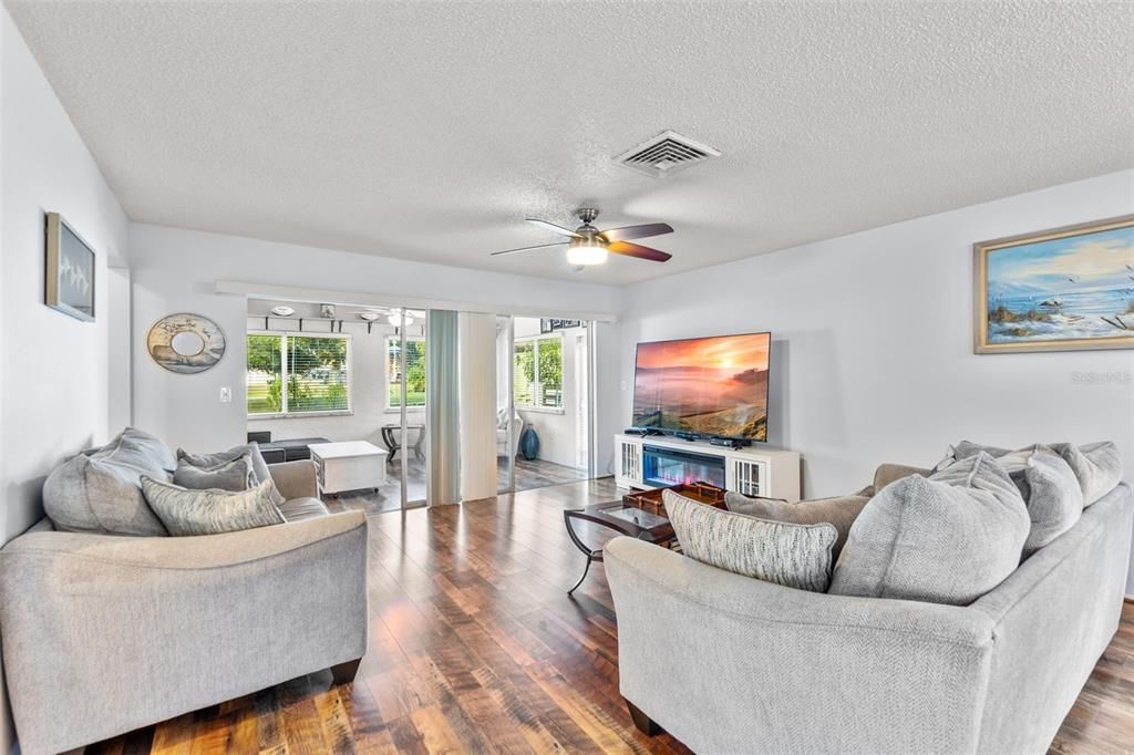 待售: $249,900 (2 贝兹, 2 浴室, 1128 平方英尺)