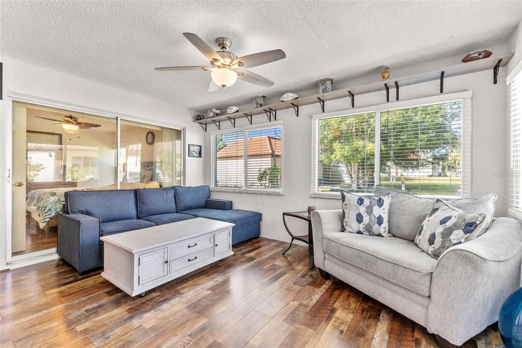 待售: $249,900 (2 贝兹, 2 浴室, 1128 平方英尺)