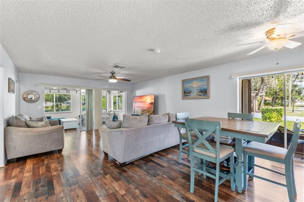 待售: $249,900 (2 贝兹, 2 浴室, 1128 平方英尺)