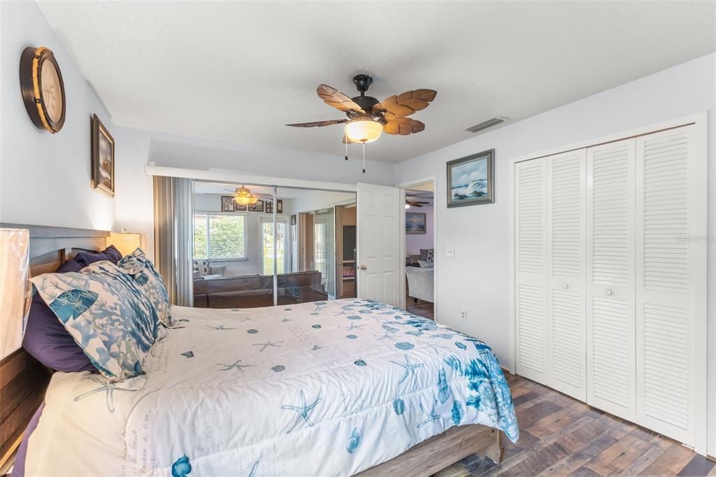 待售: $249,900 (2 贝兹, 2 浴室, 1128 平方英尺)