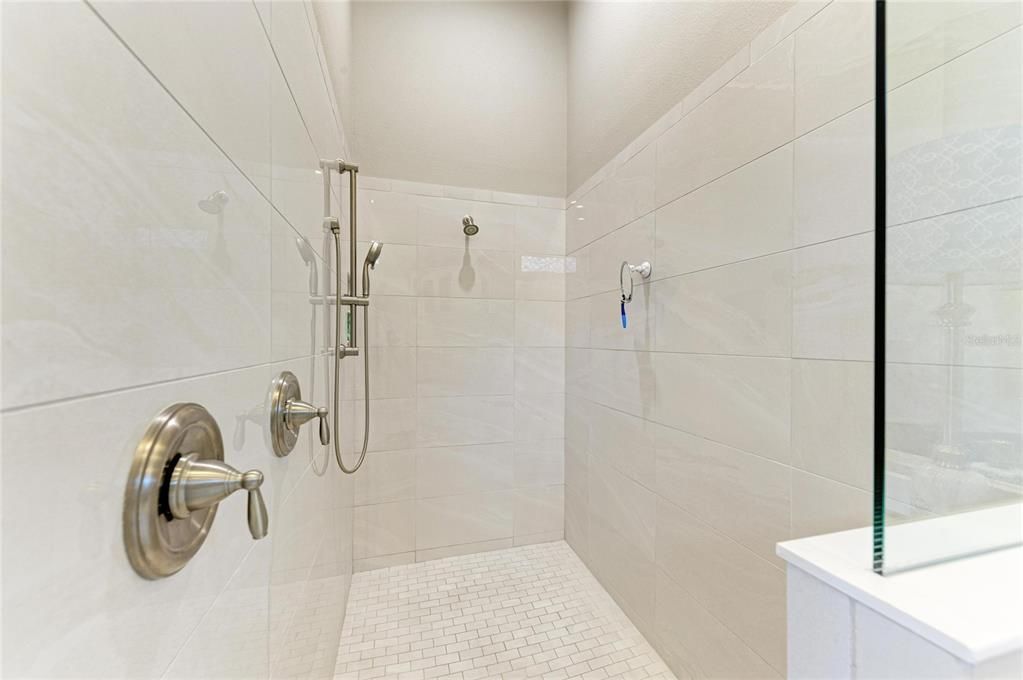 For Sale: $1,075,000 (3 beds, 3 baths, 2862 Square Feet)