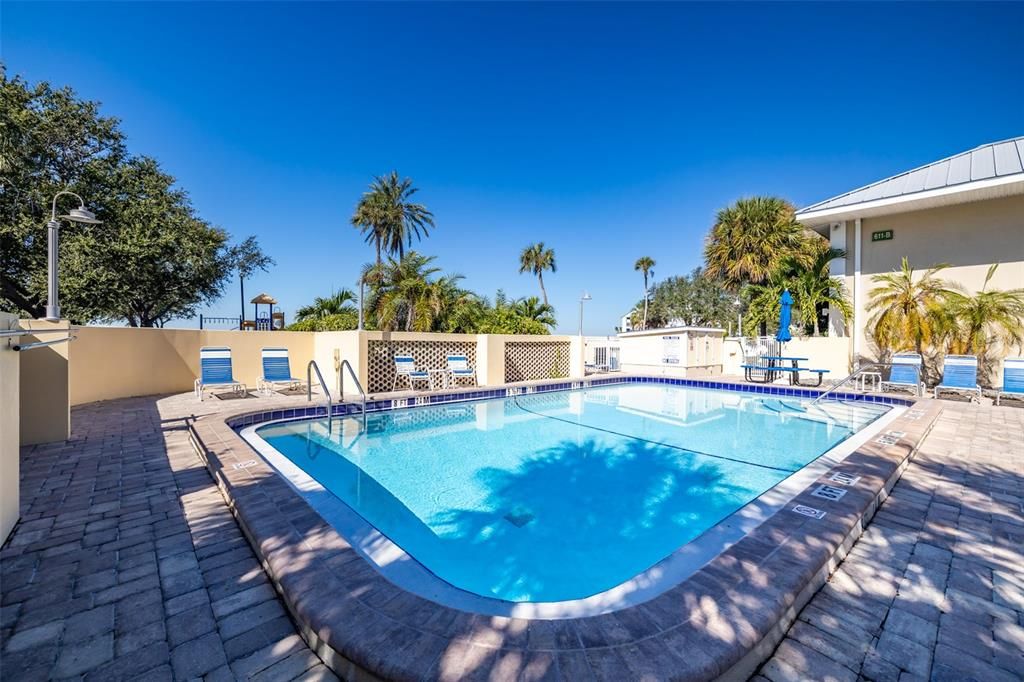 For Sale: $141,000 (1 beds, 1 baths, 445 Square Feet)