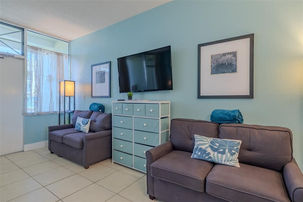 For Sale: $141,000 (1 beds, 1 baths, 445 Square Feet)