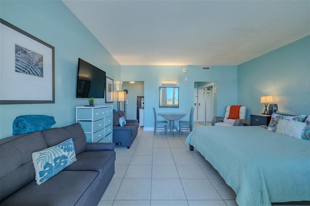 For Sale: $141,000 (1 beds, 1 baths, 445 Square Feet)