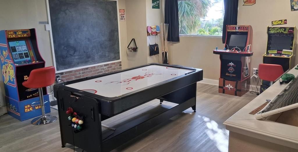 For Sale: $141,000 (1 beds, 1 baths, 445 Square Feet)