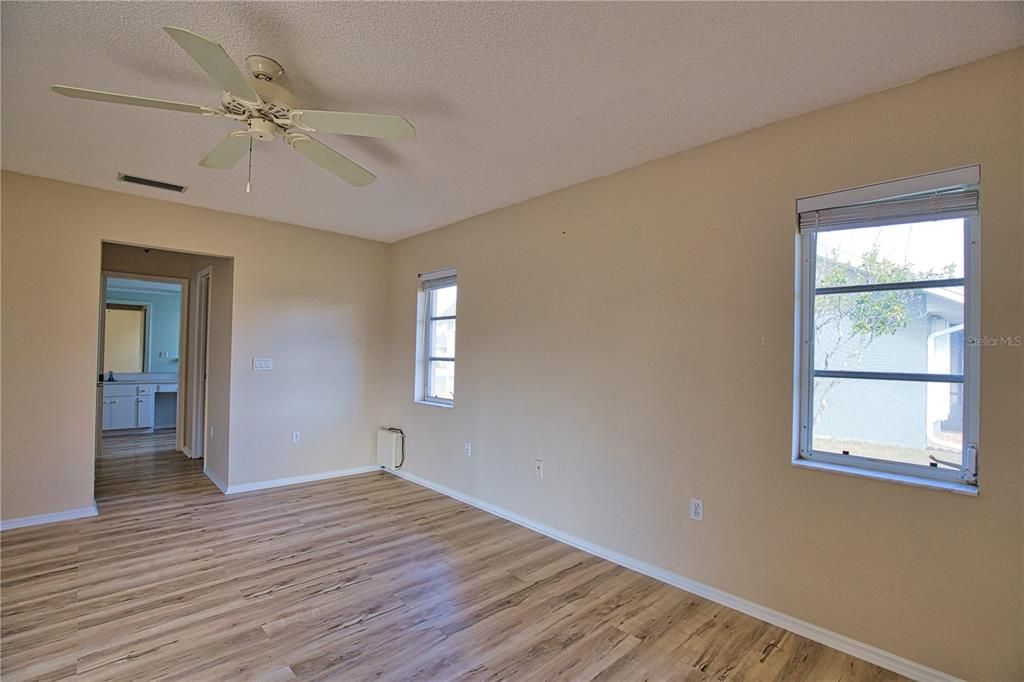 出租: $2,150 (3 贝兹, 2 浴室, 1608 平方英尺)