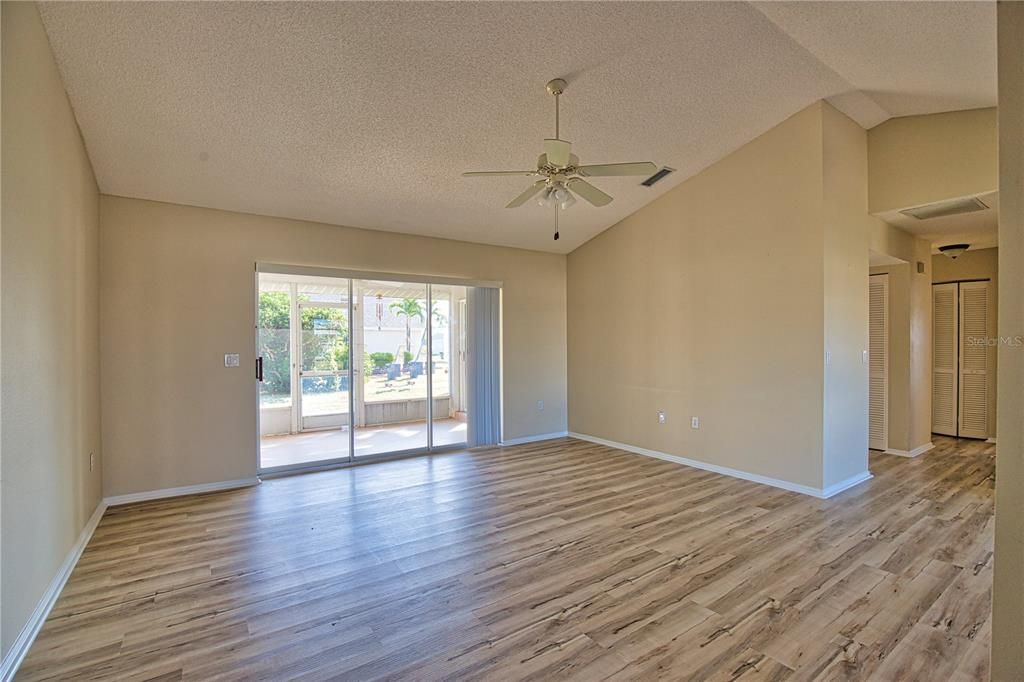 出租: $2,150 (3 贝兹, 2 浴室, 1608 平方英尺)