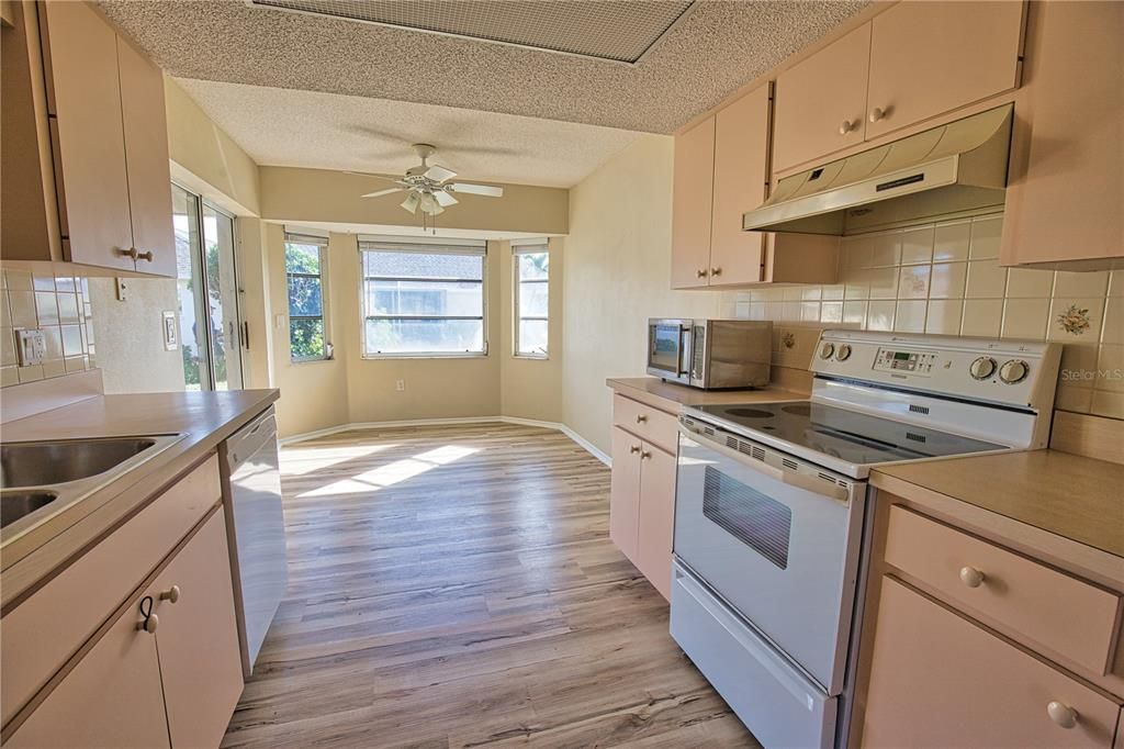 出租: $2,150 (3 贝兹, 2 浴室, 1608 平方英尺)