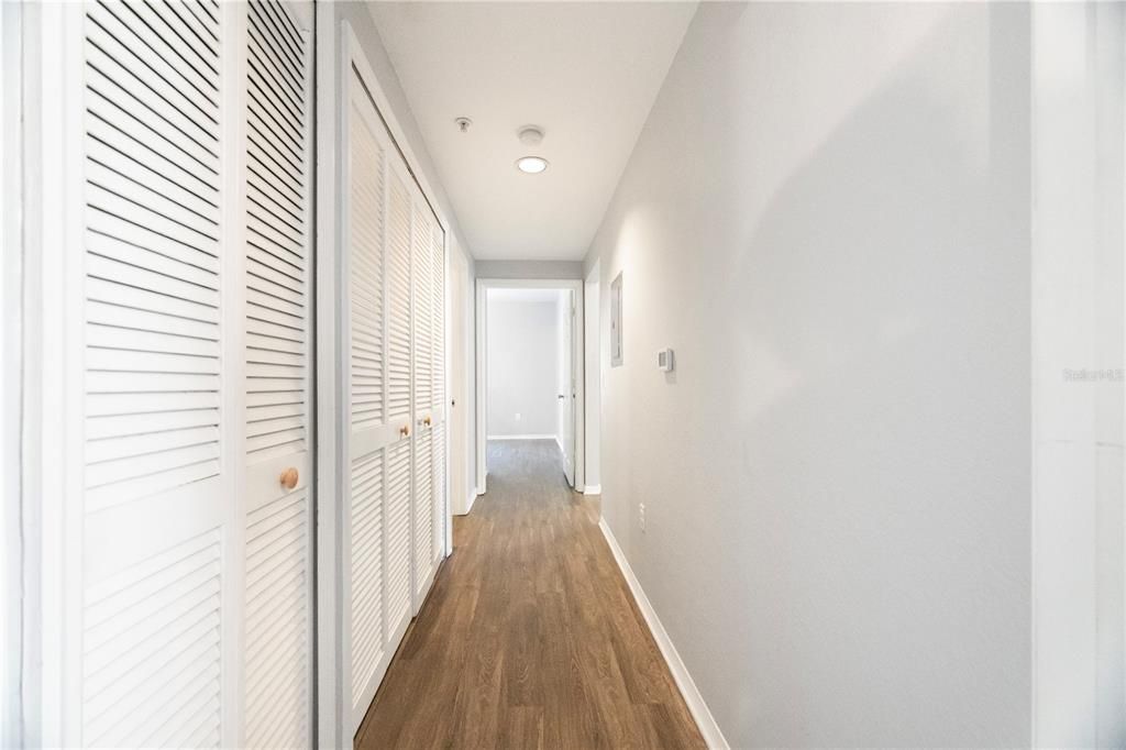 合同活跃: $1,700 (2 贝兹, 2 浴室, 1112 平方英尺)