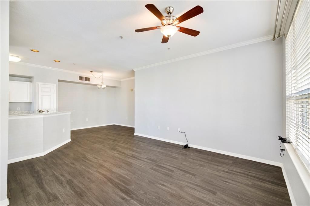 合同活跃: $1,700 (2 贝兹, 2 浴室, 1112 平方英尺)