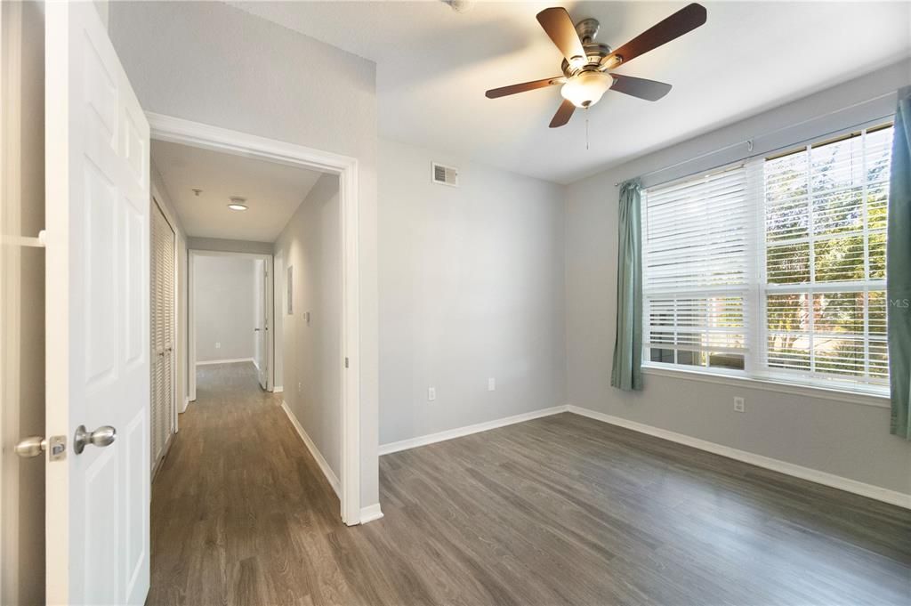 合同活跃: $1,700 (2 贝兹, 2 浴室, 1112 平方英尺)