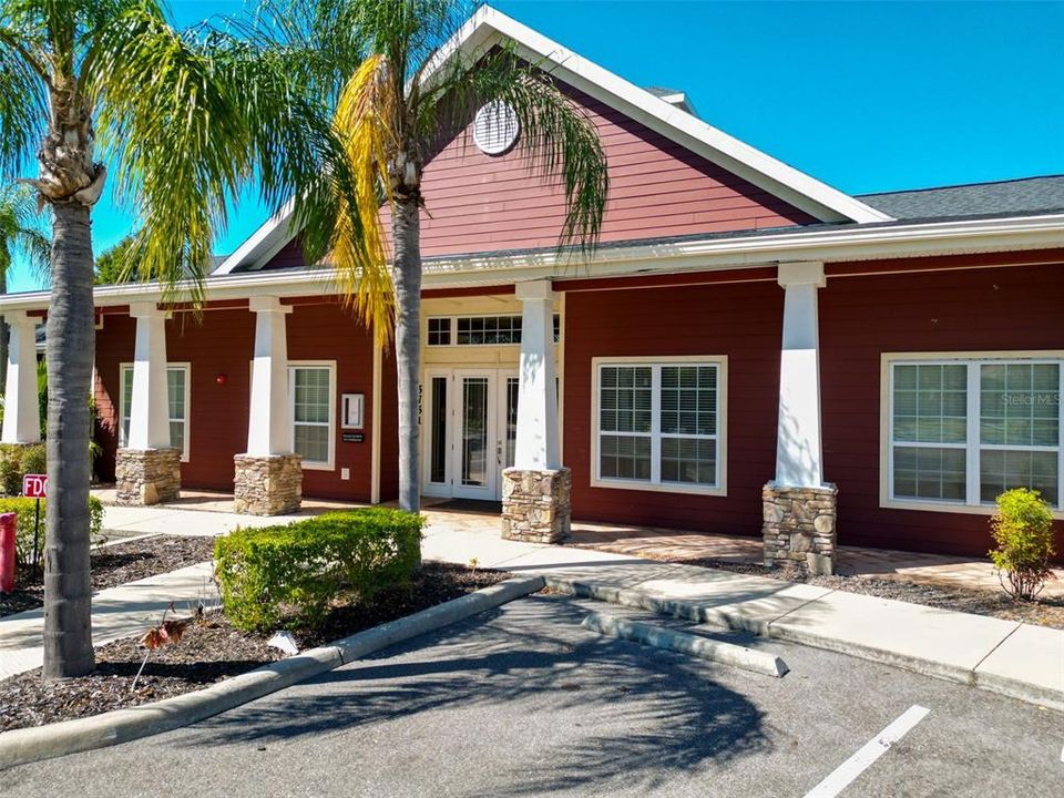 合同活跃: $1,700 (2 贝兹, 2 浴室, 1112 平方英尺)