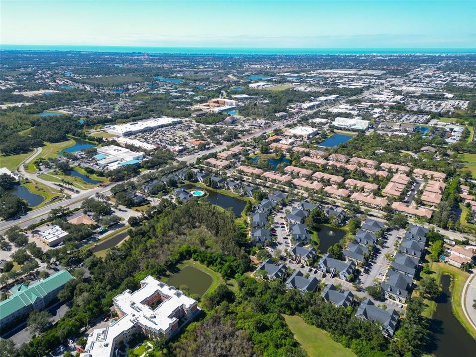 合同活跃: $1,700 (2 贝兹, 2 浴室, 1112 平方英尺)