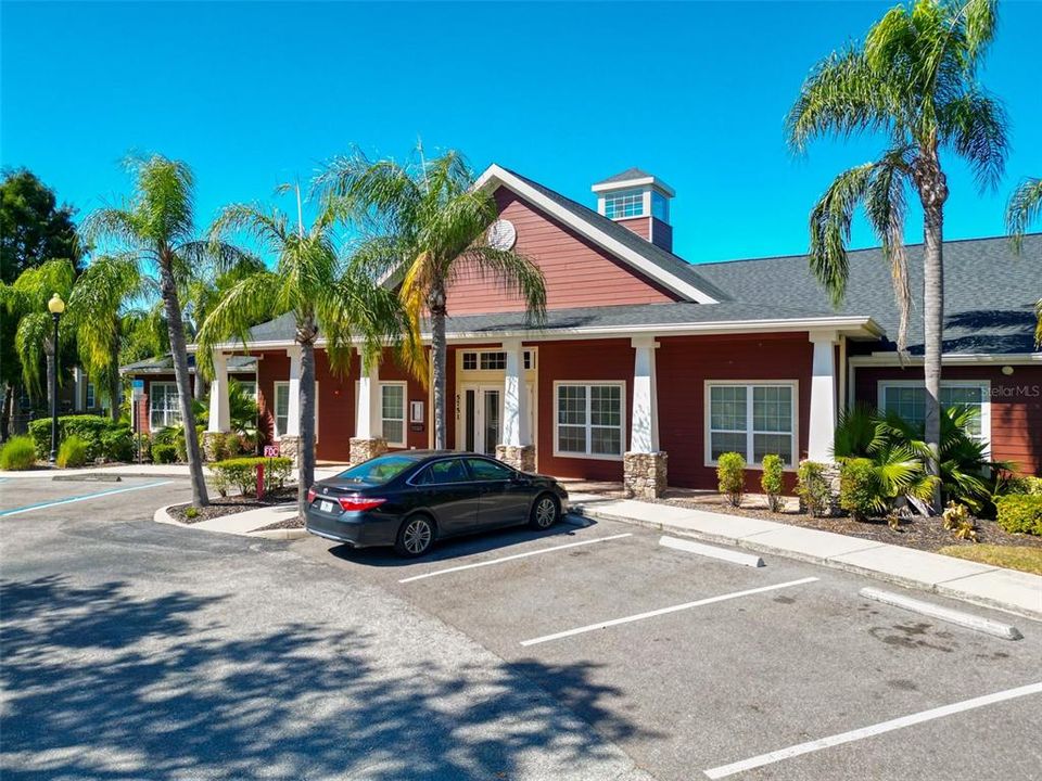 合同活跃: $1,700 (2 贝兹, 2 浴室, 1112 平方英尺)