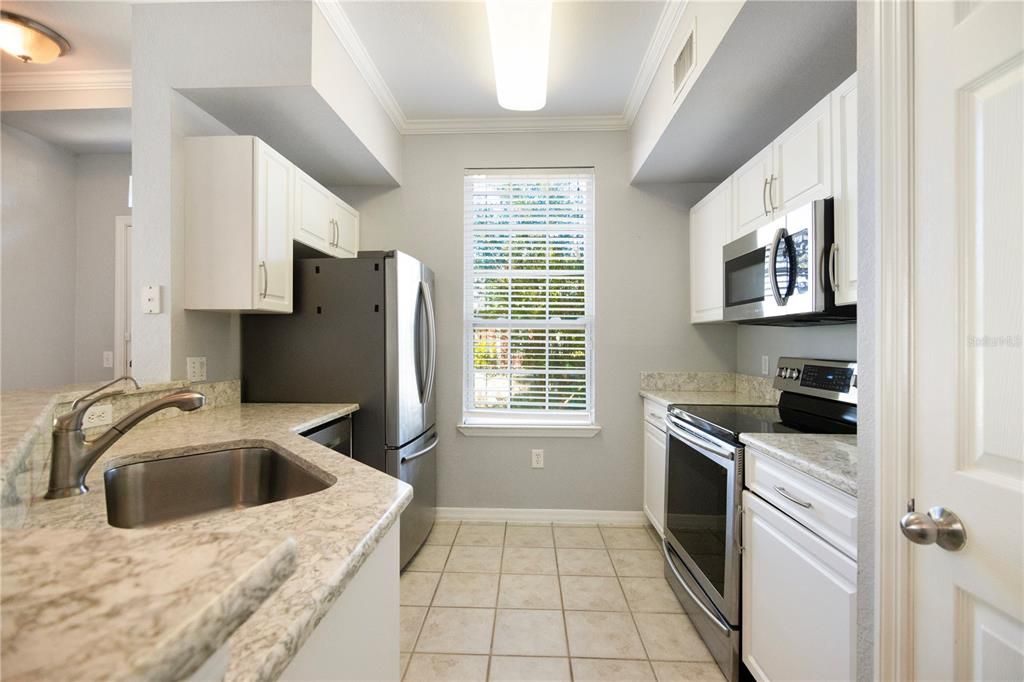 合同活跃: $1,700 (2 贝兹, 2 浴室, 1112 平方英尺)