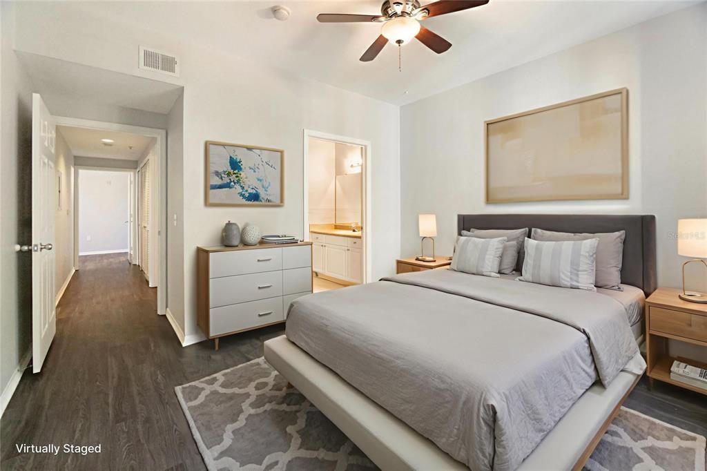 合同活跃: $1,700 (2 贝兹, 2 浴室, 1112 平方英尺)