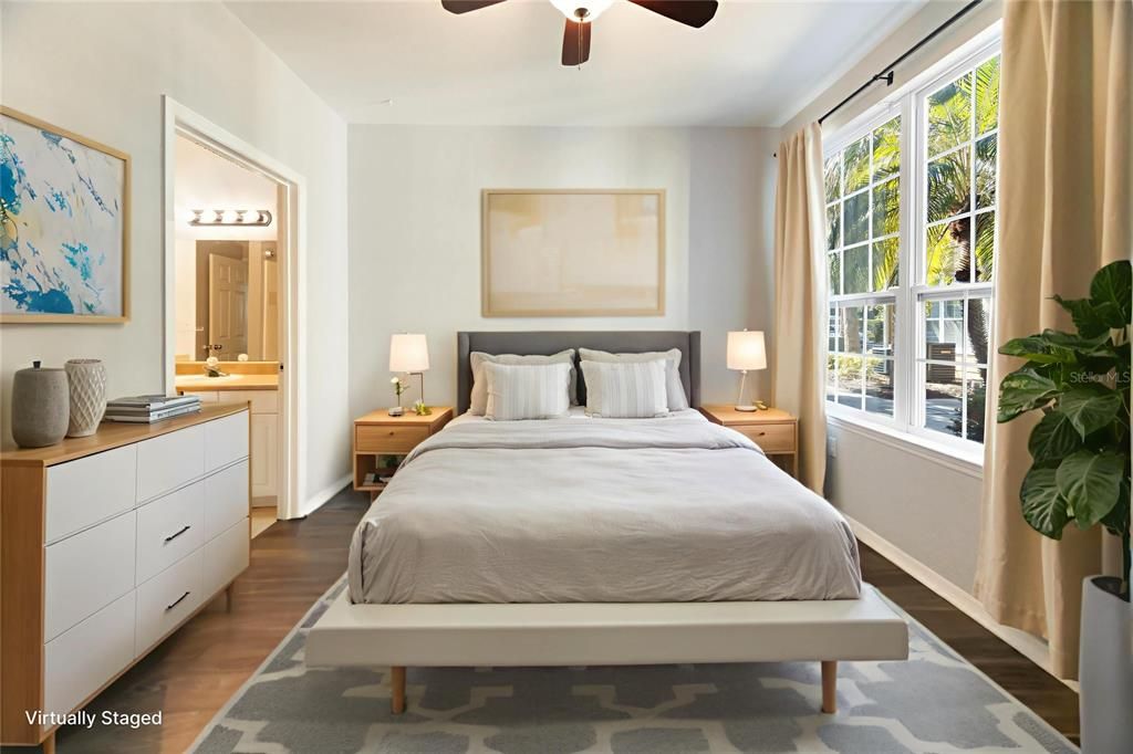 合同活跃: $1,700 (2 贝兹, 2 浴室, 1112 平方英尺)