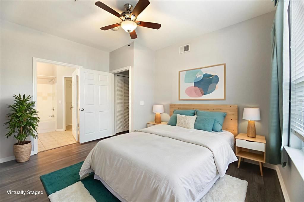 合同活跃: $1,700 (2 贝兹, 2 浴室, 1112 平方英尺)