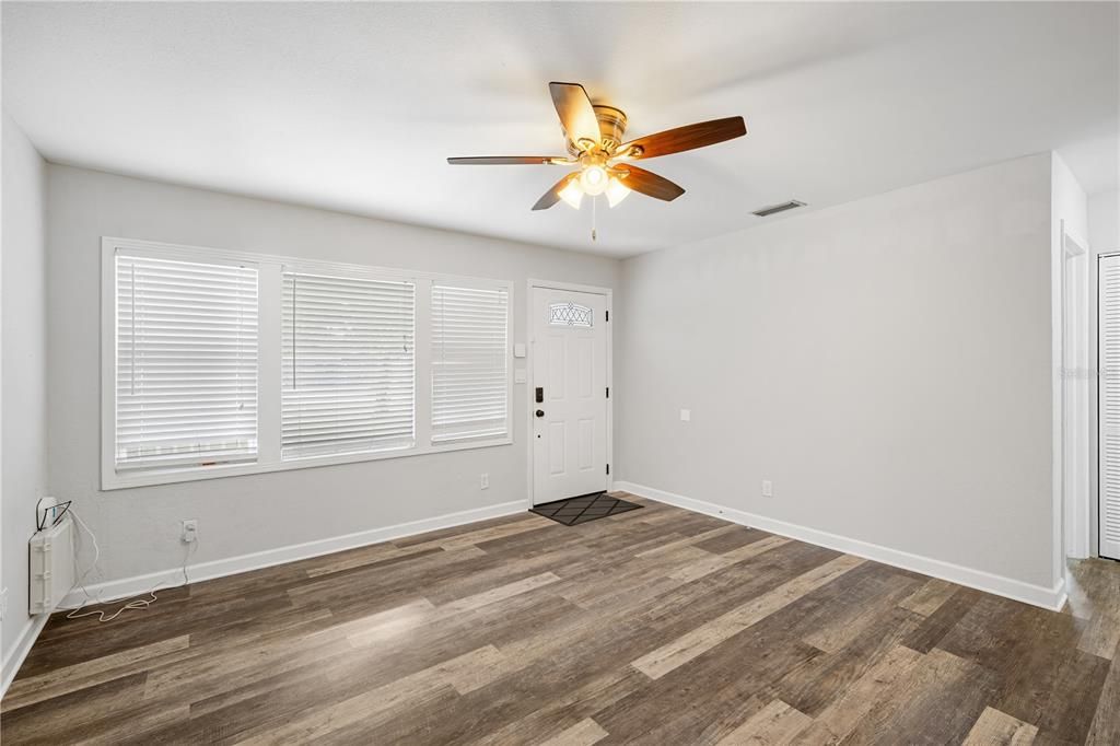 出租: $2,500 (3 贝兹, 2 浴室, 1062 平方英尺)