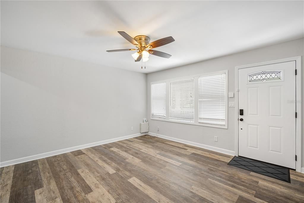 出租: $2,500 (3 贝兹, 2 浴室, 1062 平方英尺)